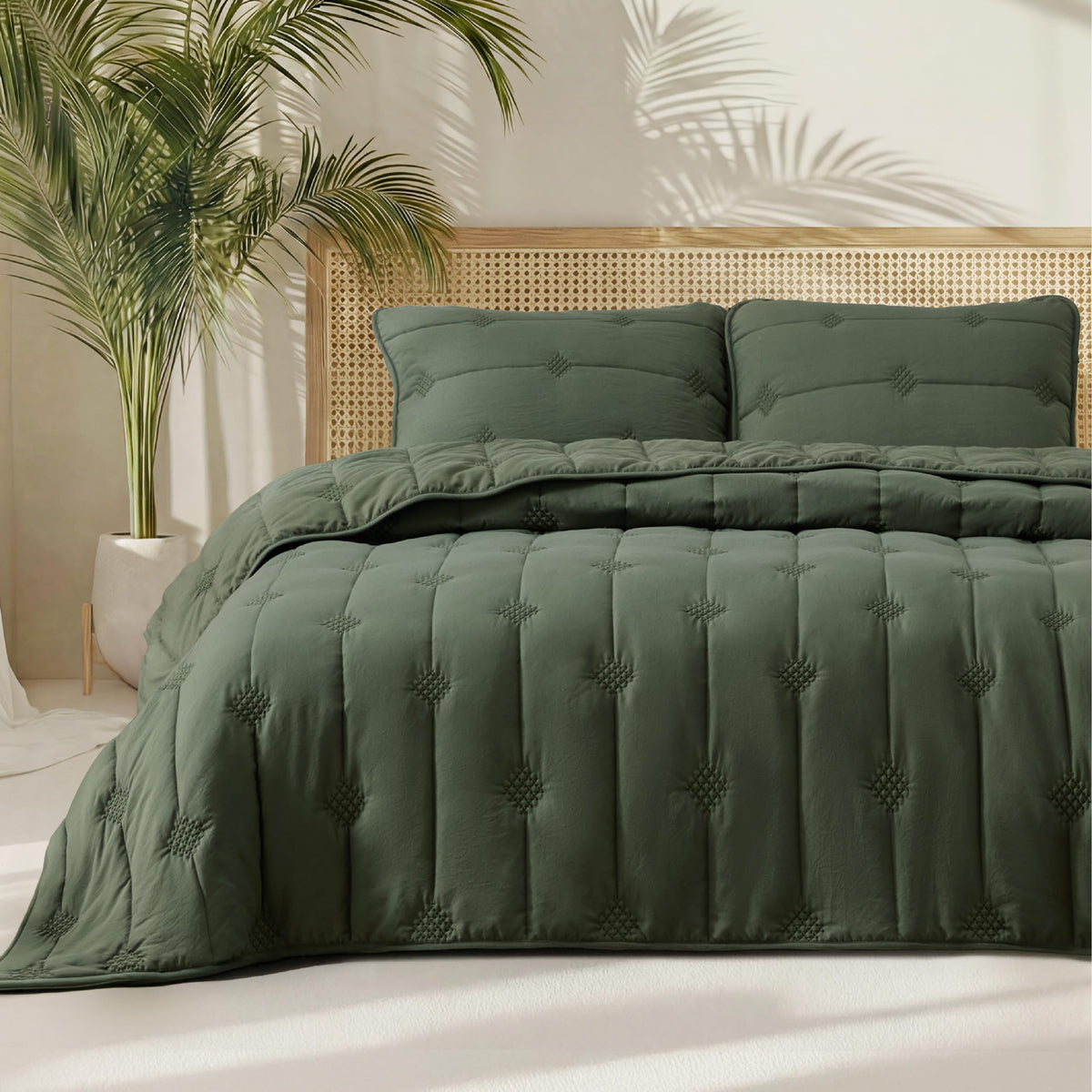 Bedsure Lightweight Comforter King Size – Extra Soft & Breathable Quilt Set, 3 Piece Prewashed Cotton-Like Polyester Bedding, Includes 1 Quilt 106x96 Inches with 2 Shams, Machine Washable, Light Grey