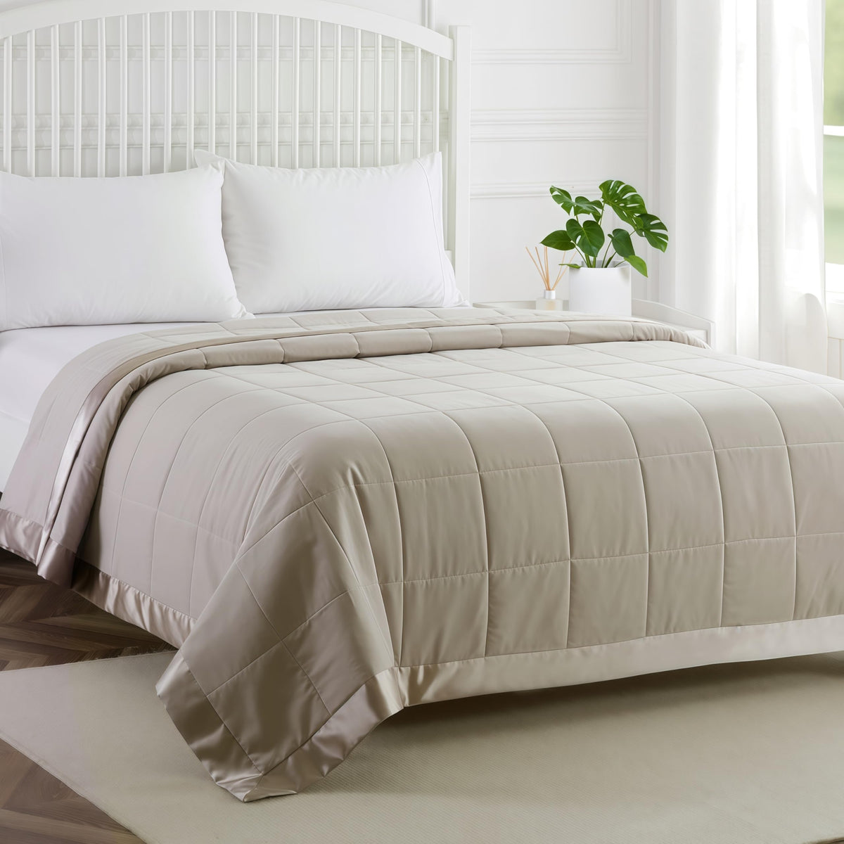 COMFLIVE King Down Alternative Blanket - Lightweight Satin Trim, Charcoal