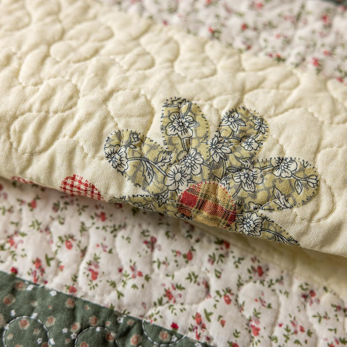 vctops Set of 2 Cotton Quilted Decorative Square Throw Pillow Covers with Scalloped Floral Pattern Soft Cushion Case for Couch Sofa Bed (Green,18"x18")