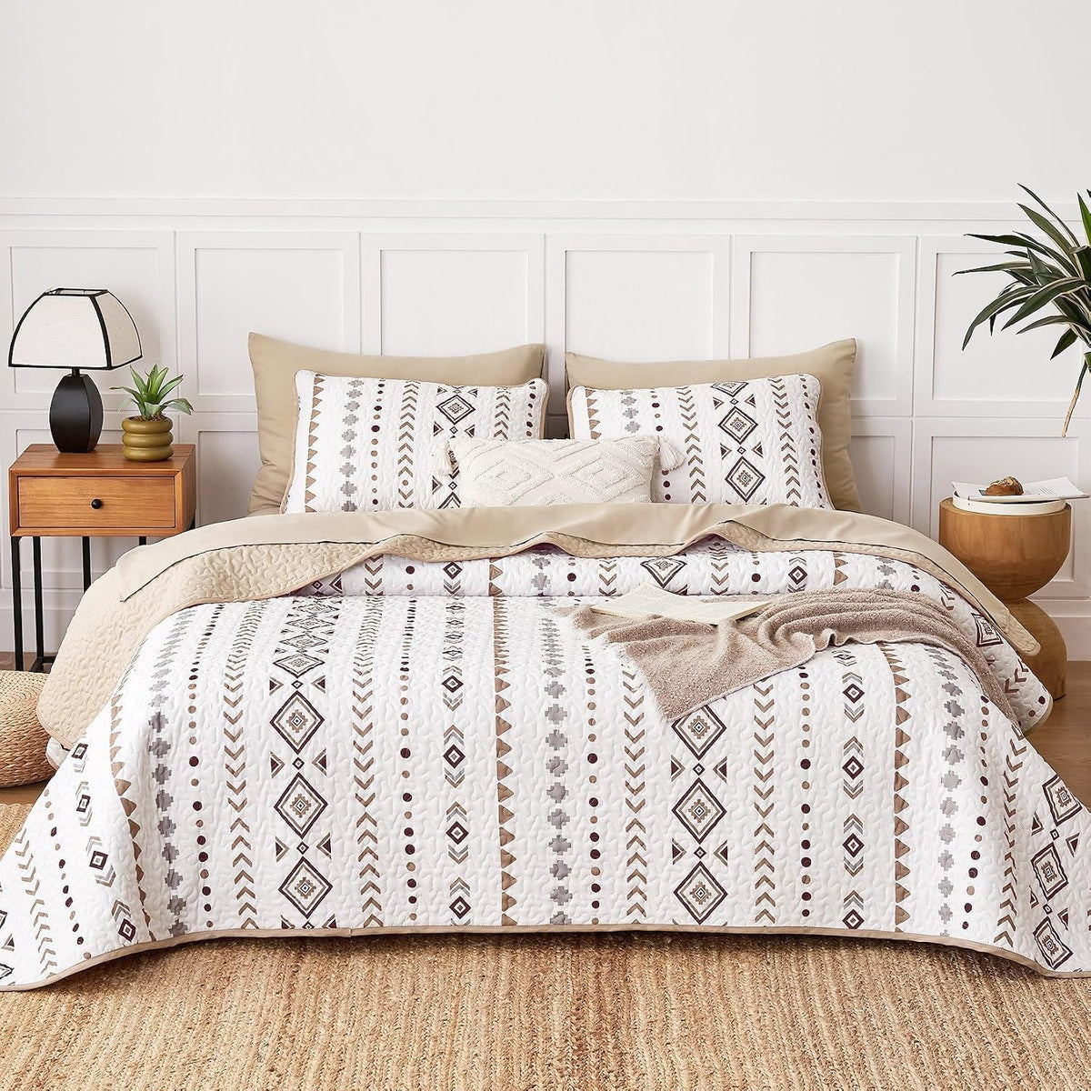 Wake In Cloud - Western Quilt Set, Boho Southwestern Aztec Rustic Farmhouse Geometric Pattern, Reversible Lightweight Bedspread Coverlet, 3 Pieces, Taupe Brown, King Size
