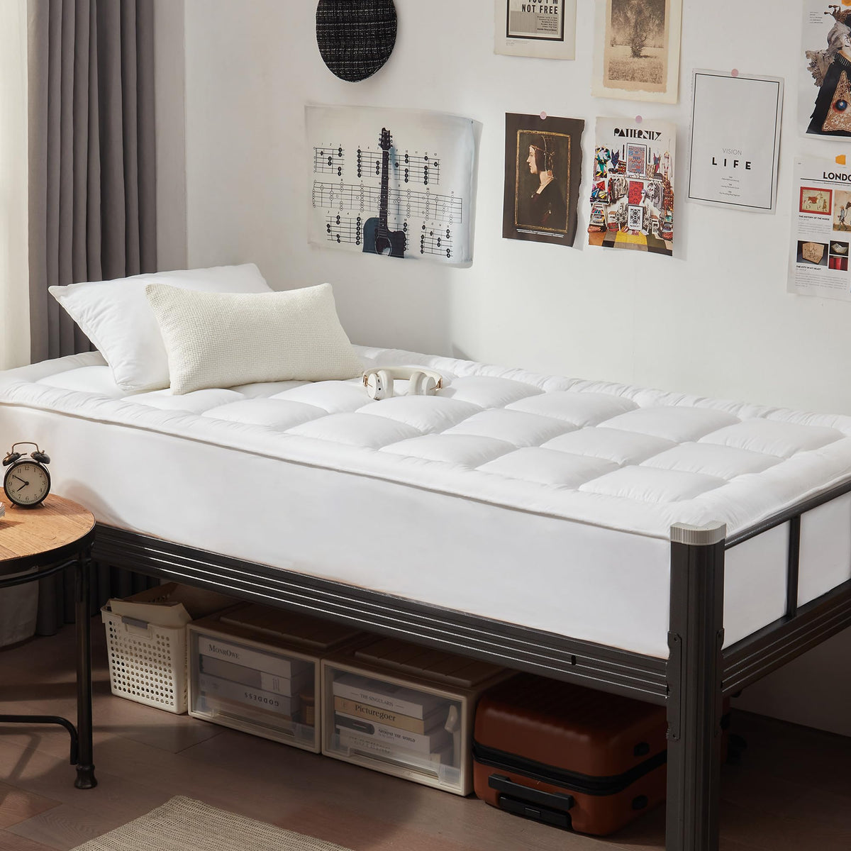 Queen Size Waterproof Mattress Protector Quilted, Breathable Ultra-Soft Filling Mattress Pad, Fitted Deep Pocket Mattress Cover Fits 6''-25'' Mattress White