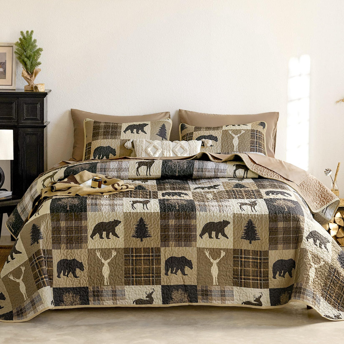 Wake In Cloud - Rustic Quilt Set, Cabin Lodge Christmas Bear Moose Deer Wildlife Western Patchwork Country, Reversible Lightweight Bedspread Coverlet, 3 Pieces, Green Brown, Twin/Twin XL Size