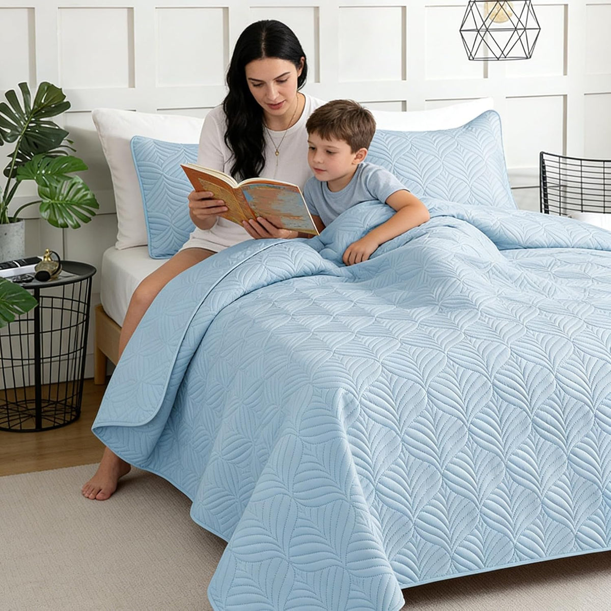 Whale Flotilla Extra Soft Queen Quilt Bedding Set, Lightweight Bedspreads