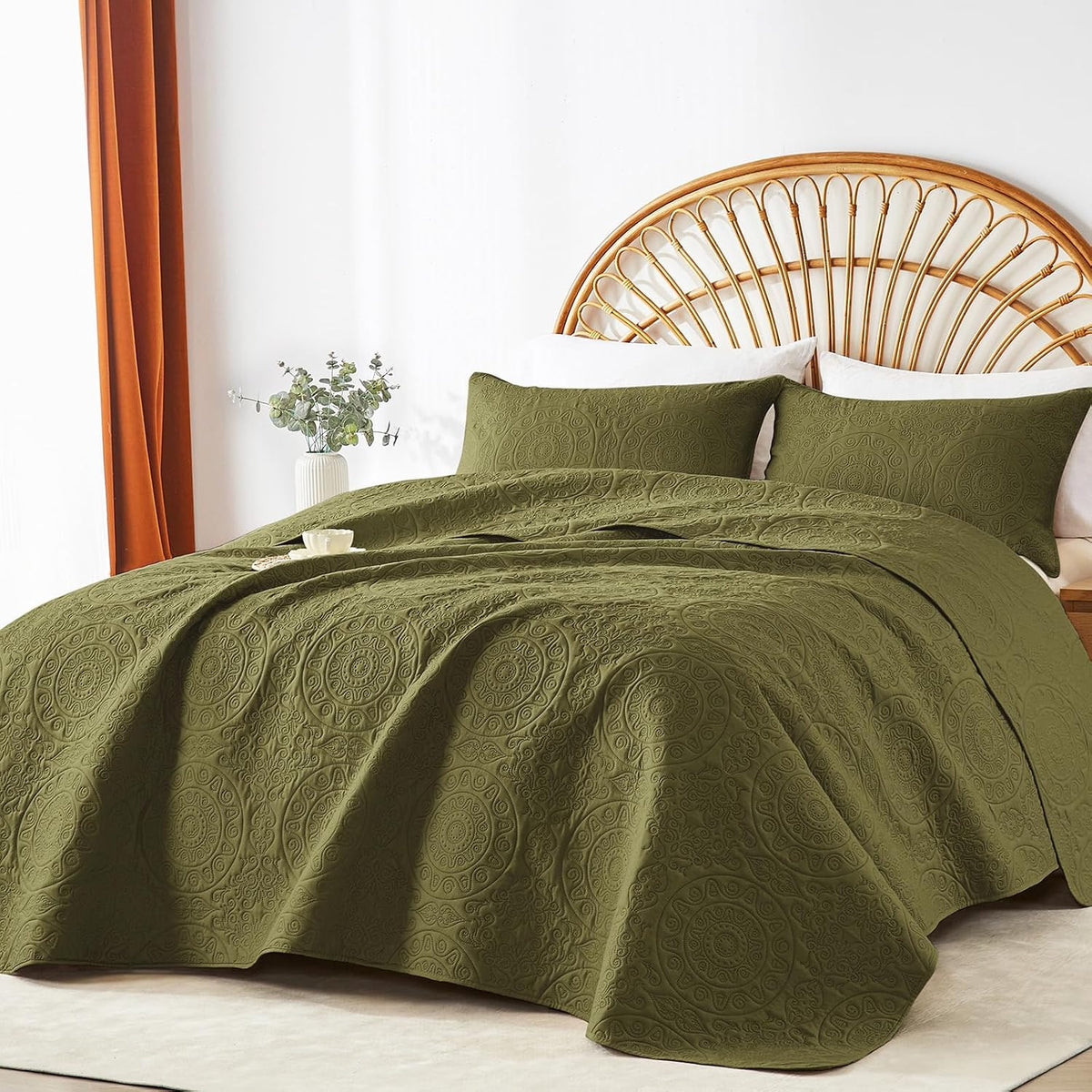 WURUIBO Olive Green Quilt Set King/Cal King Size, Embossing Microfiber Bedspreads with Pillow Sham, Ligthweight Breathable Thin Coverlet, Reversible Bedding Set for All Season (1 Quilt,2 Pillow Shams)