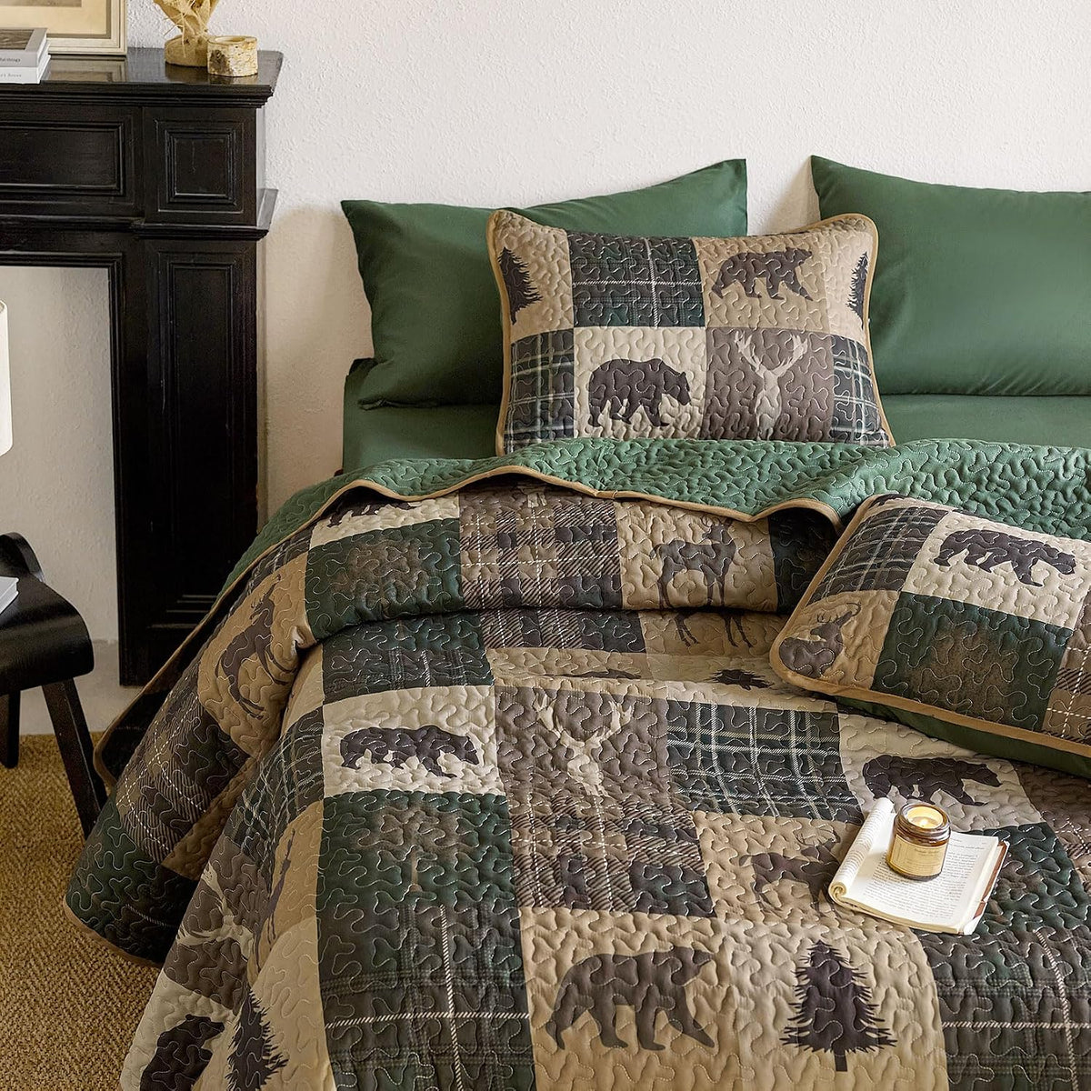 Wake In Cloud - Rustic Quilt Set, Cabin Lodge Christmas Bear Moose Deer Wildlife Western Patchwork Country, Reversible Lightweight Bedspread Coverlet, 3 Pieces, Green Brown, Twin/Twin XL Size