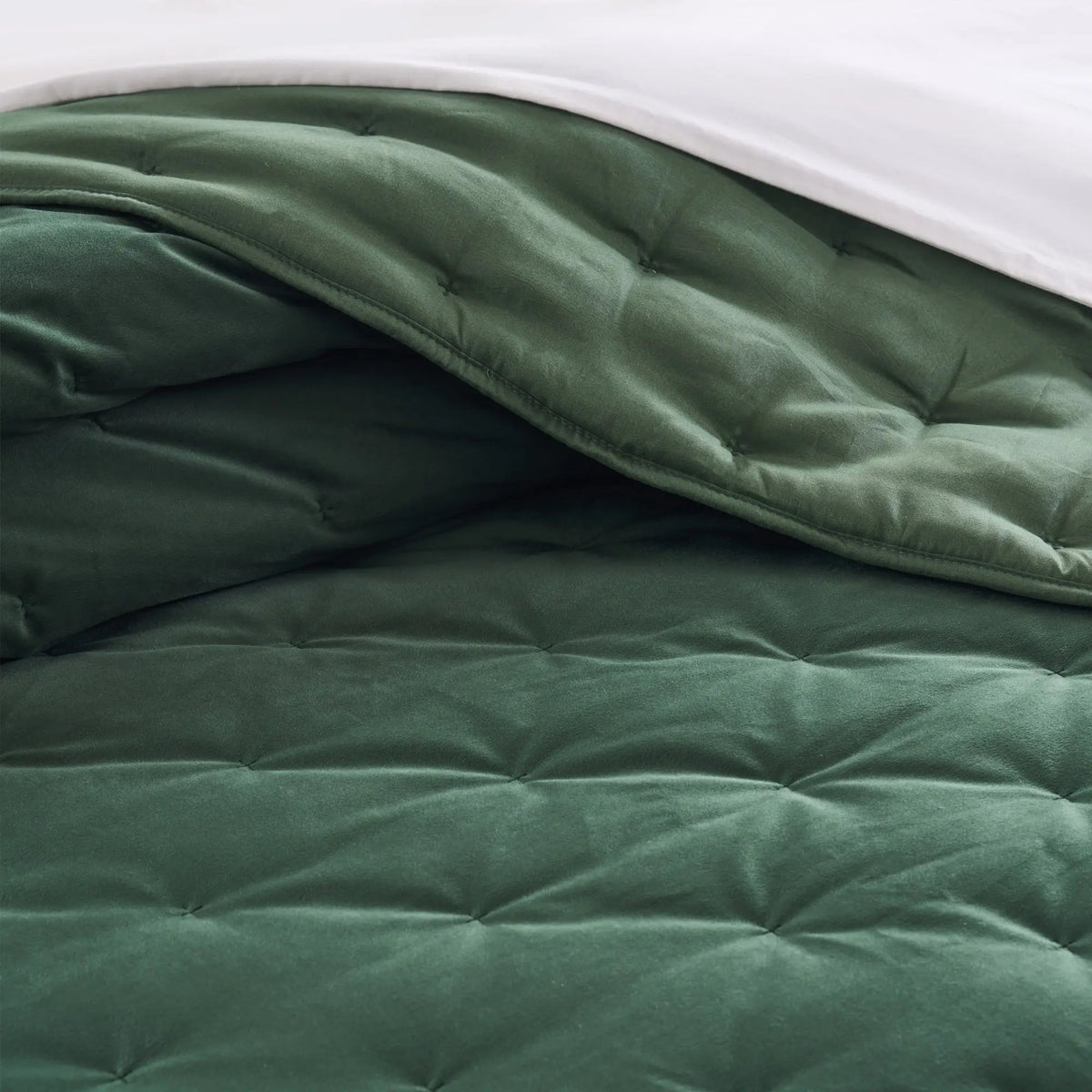 BH Calabria Velvet Quilted Quilt - Gold, Full/Queen, King Sizes Available, Machine Washable 1-Piece Bedding Linen for Bedroom Use, Luxury Look Home Decor