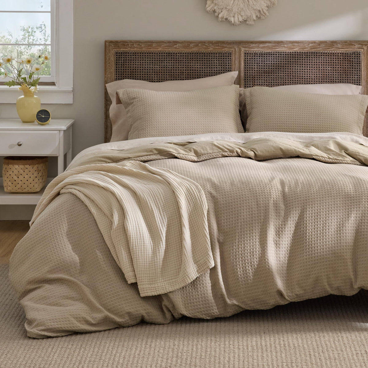 Bedsure Textured Duvet Cover King Size, Soft & Breathable Comforter Cover for All Season, 3 Pieces Wrinkle-Resistant Zipper Bedding with 8 Corner Ties, Olive Green