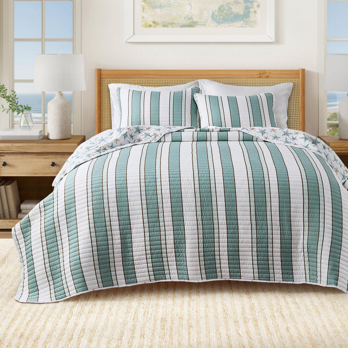 Great Bay Home Full/Queen Coastal Quilt Bedding Set, Summer Coastal Quilt with Shams, Beach 3-Piece Reversible All Season Bedspread Quilt Set. Lightweight Nautical Quilted Coverlet. Blue.