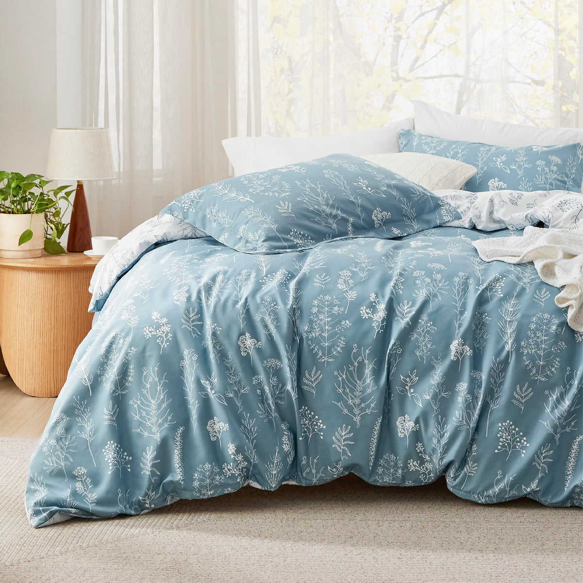 Bedsure Duvet Cover Queen Size - Reversible Cute Floral Duvet Cover Set with Zipper Closure, 3 Pieces White Bedding Set with 8 Corner Ties and 2 Pillow Shams 20"x26"