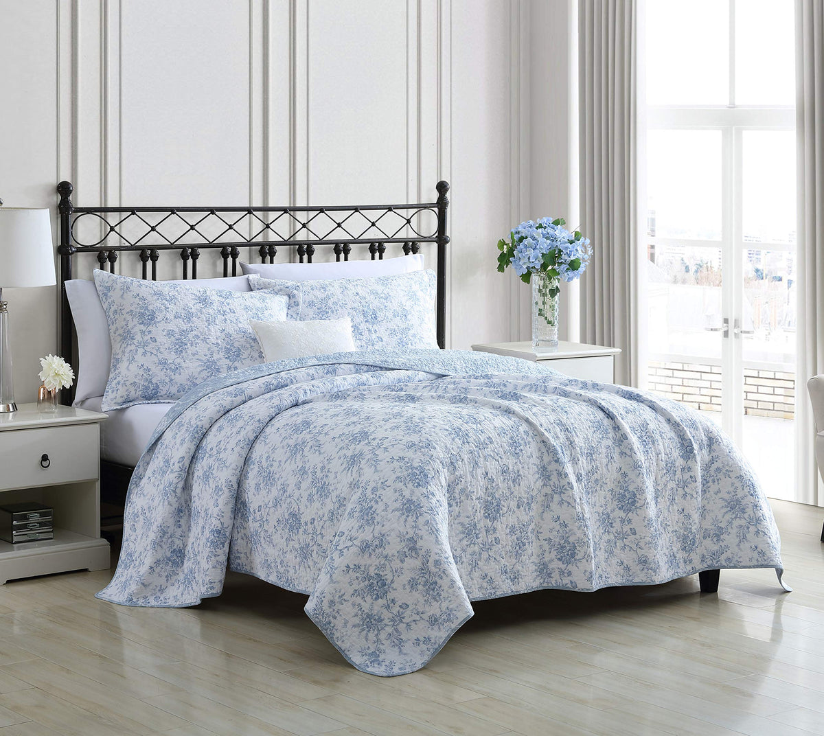 Laura Ashley - King Quilt Set with Shams, Cotton, Reversible
