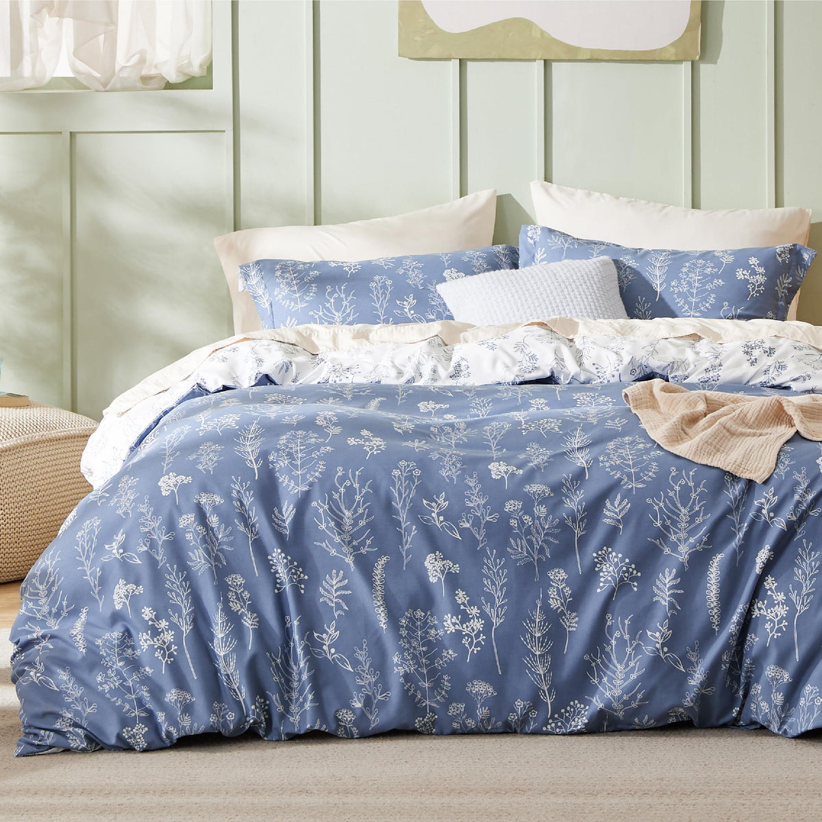 Bedsure Duvet Cover Queen Size - Reversible Cute Floral Duvet Cover Set with Zipper Closure, 3 Pieces White Bedding Set with 8 Corner Ties and 2 Pillow Shams 20"x26"