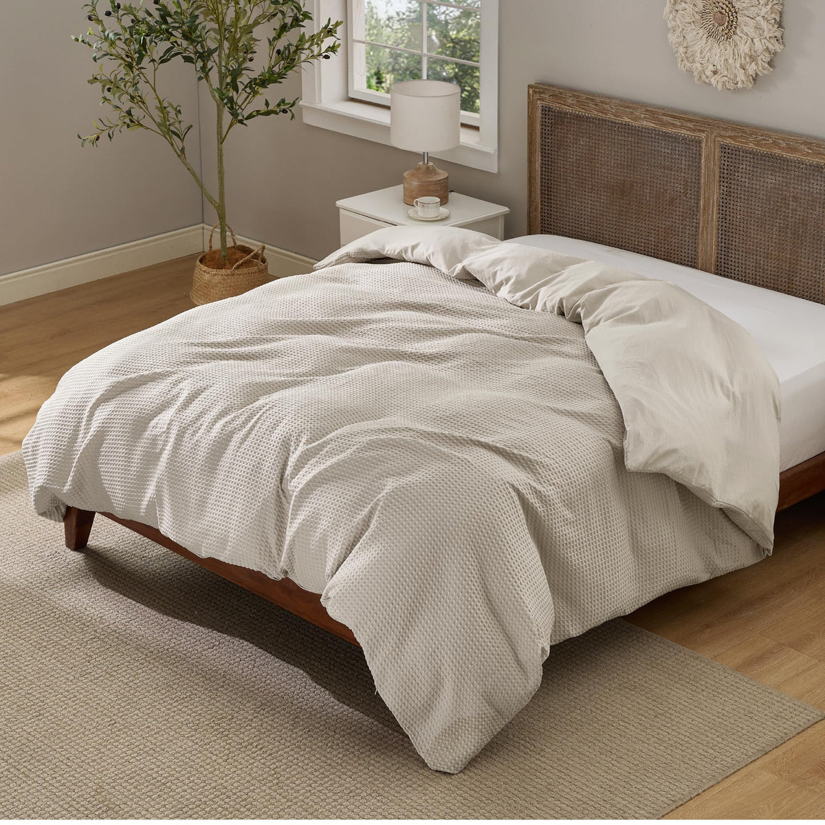 Bedsure Textured Duvet Cover King Size, Soft & Breathable Comforter Cover for All Season, 3 Pieces Wrinkle-Resistant Zipper Bedding with 8 Corner Ties, Olive Green