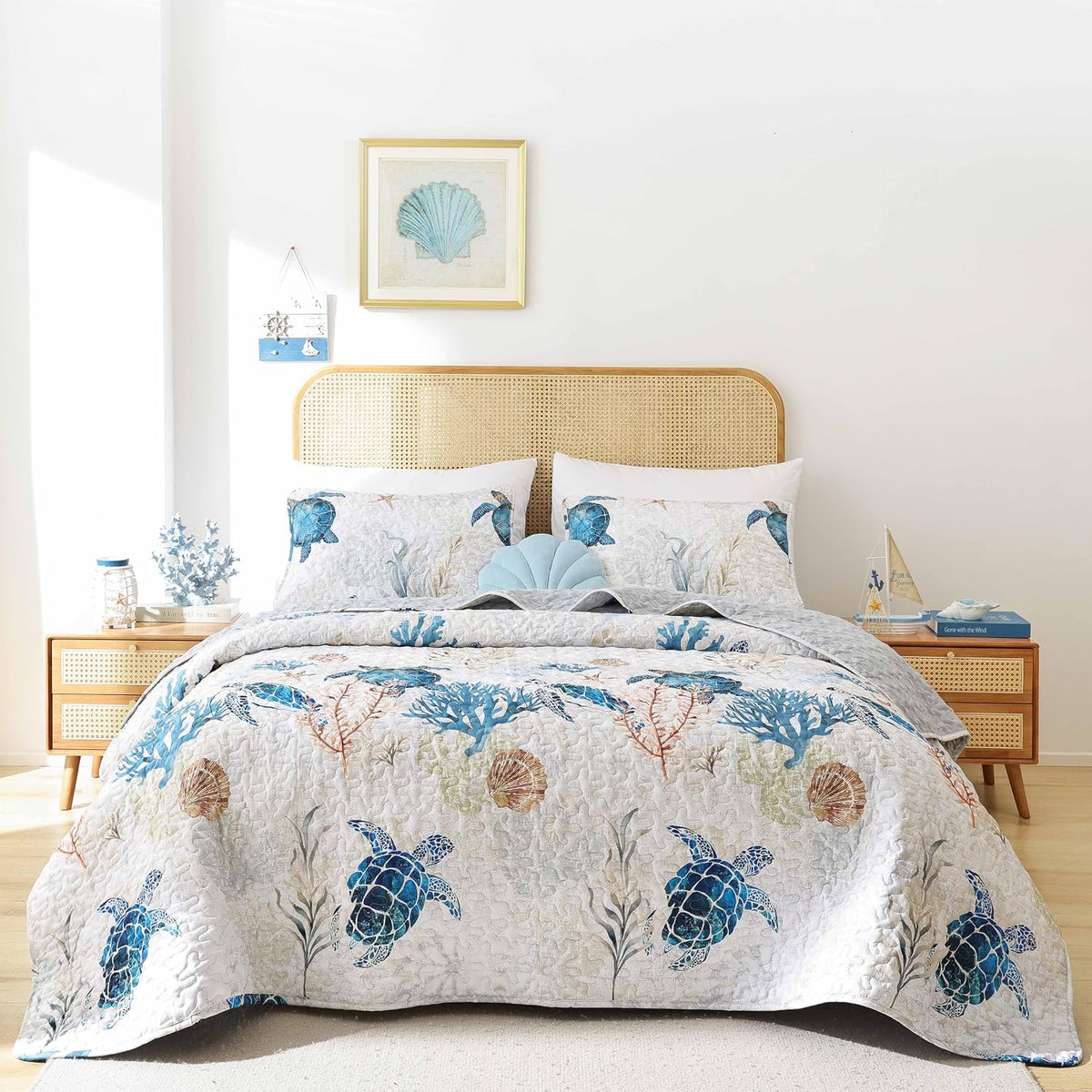 weigelia Coastal Quilt Twin Size, Sea Turtle Lightweight Summer Bedding