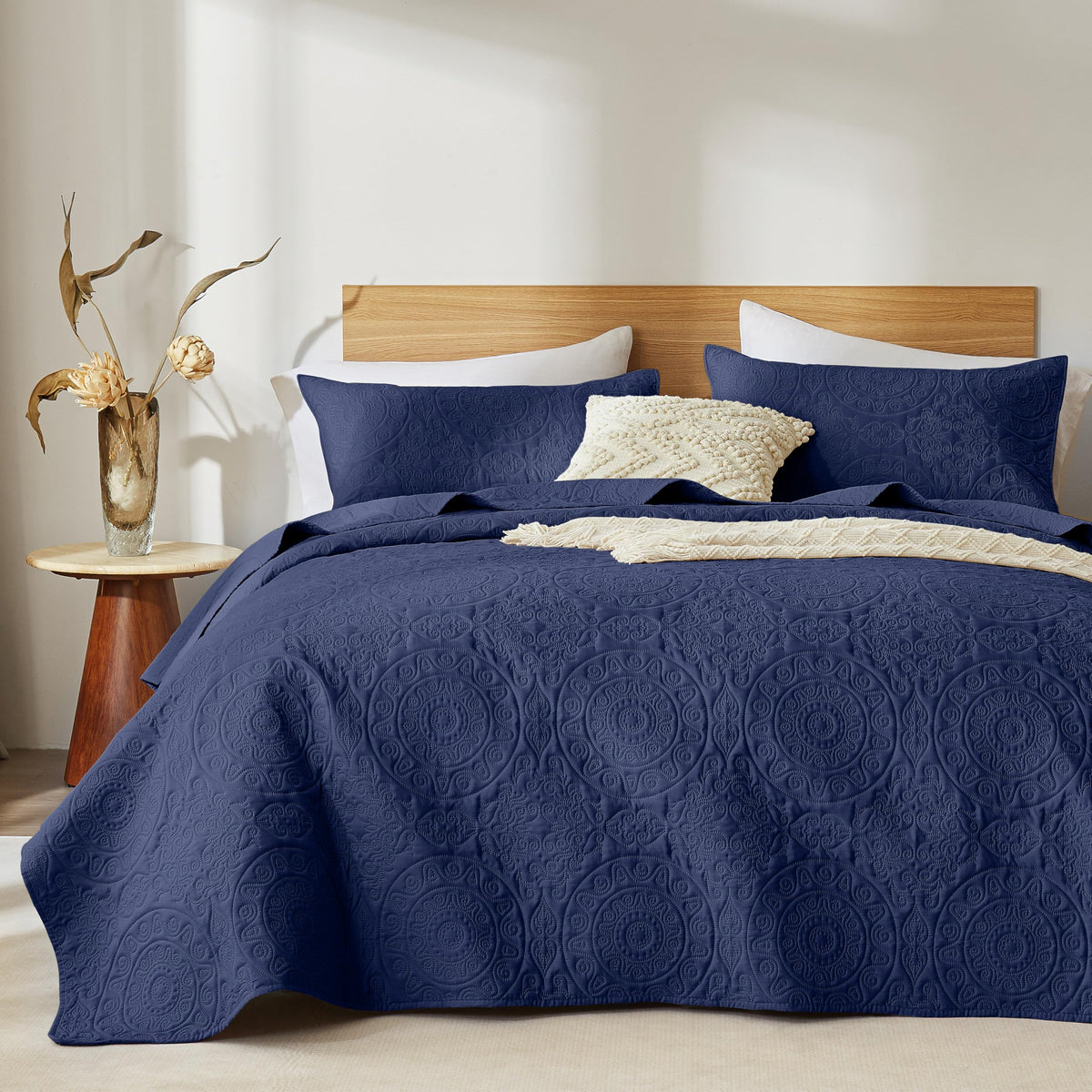 WURUIBO Olive Green Quilt Set King/Cal King Size, Embossing Microfiber Bedspreads with Pillow Sham, Ligthweight Breathable Thin Coverlet, Reversible Bedding Set for All Season (1 Quilt,2 Pillow Shams)