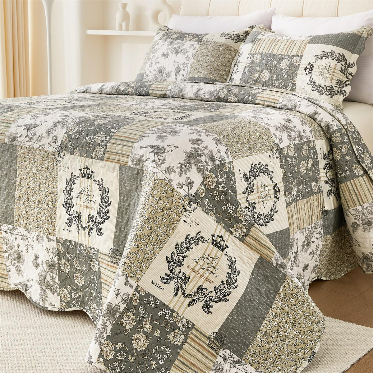 Cmfshape Summer Floral Queen Quilted Bedspread,Romantic Green Quilt Set,Reversible Stitched Bedding Cover All Season,Soft Lightweight Coverlet with Pillow Cases (Green&White, Queen90 x90)