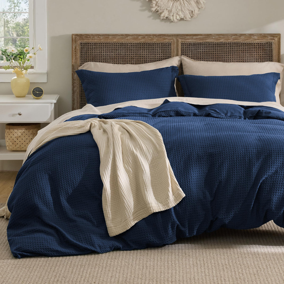Bedsure Textured Duvet Cover King Size, Soft & Breathable Comforter Cover for All Season, 3 Pieces Wrinkle-Resistant Zipper Bedding with 8 Corner Ties, Olive Green