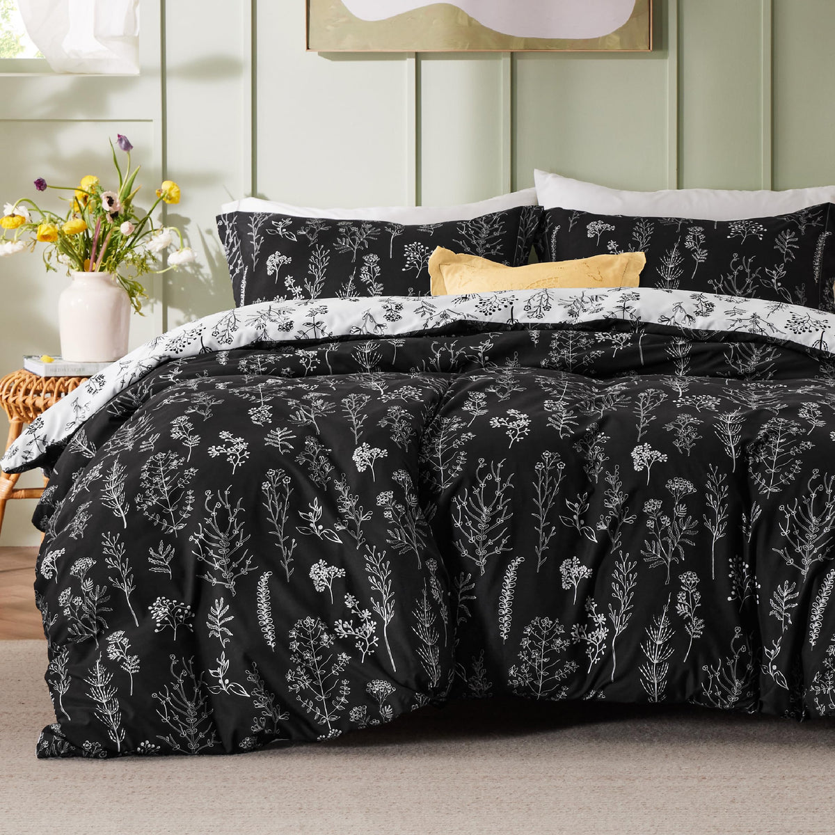 Bedsure Duvet Cover Queen Size - Reversible Green Queen Duvet Cover Set with Zipper Closure, 3 Pieces Floral Patterned Bedding Set with 8 Corner Ties and 2 Pillow Shams