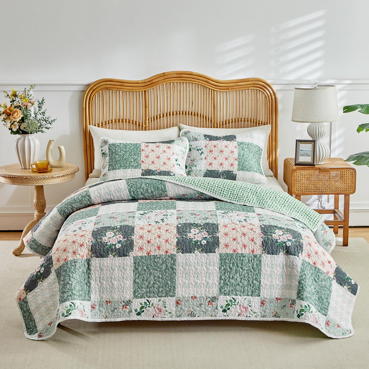Joyreap 3 Pieces Floral Patchwork Quilt Set Queen, Orange n White Flowers Design, Smooth Soft Microfiber Quilt, Bedspread Bed Cover for All Season- 102x90 inches