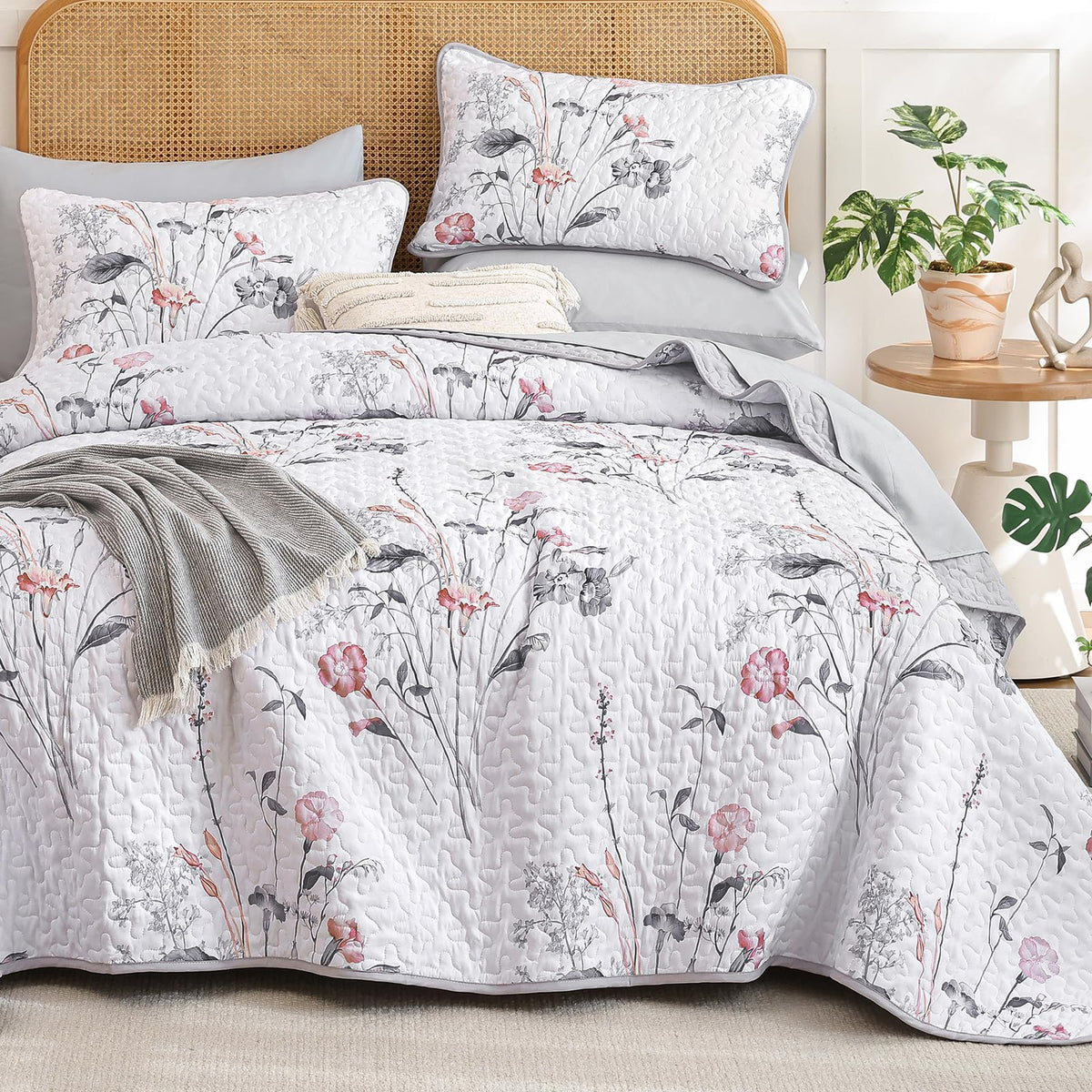 WONGS BEDDING Floral Blue Quilt Set King, 3Pcs Botanical Bedding Set