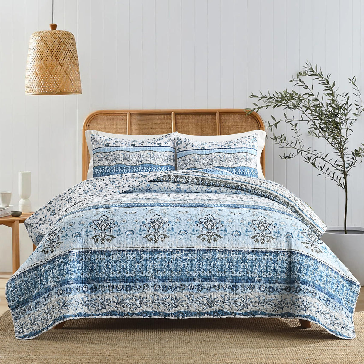 Boho Style Queen Quilt Set Reversible Bohemian Floral Strip Quilt Beddding Set, Soft and Lightweight Bedspread for All Season, Full Size Bed Coverlet with 2 Matching Pillow Shams (3 Pieces)
