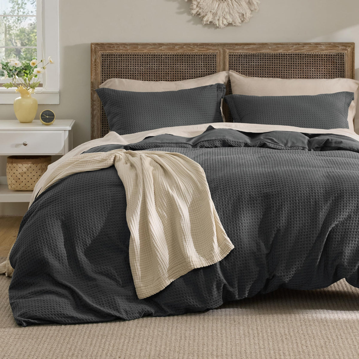 Bedsure Textured Duvet Cover King Size, Soft & Breathable Comforter Cover for All Season, 3 Pieces Wrinkle-Resistant Zipper Bedding with 8 Corner Ties, Olive Green