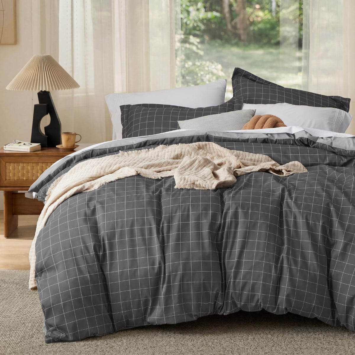 Bedsure Duvet Cover Queen Size - Reversible Cute Floral Duvet Cover Set with Zipper Closure, 3 Pieces White Bedding Set with 8 Corner Ties and 2 Pillow Shams 20"x26"