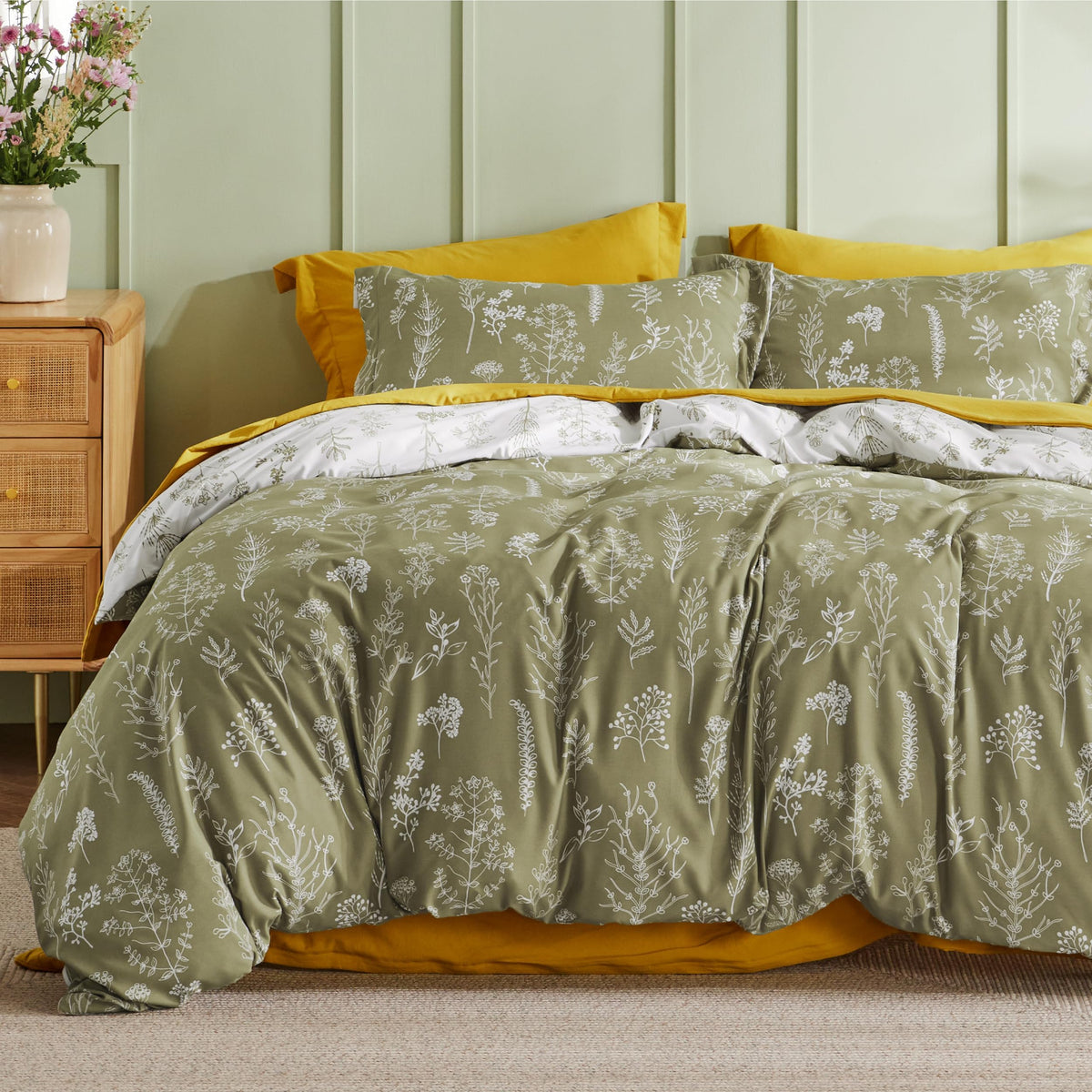 Bedsure Duvet Cover Queen Size - Reversible Green Queen Duvet Cover Set with Zipper Closure, 3 Pieces Floral Patterned Bedding Set with 8 Corner Ties and 2 Pillow Shams