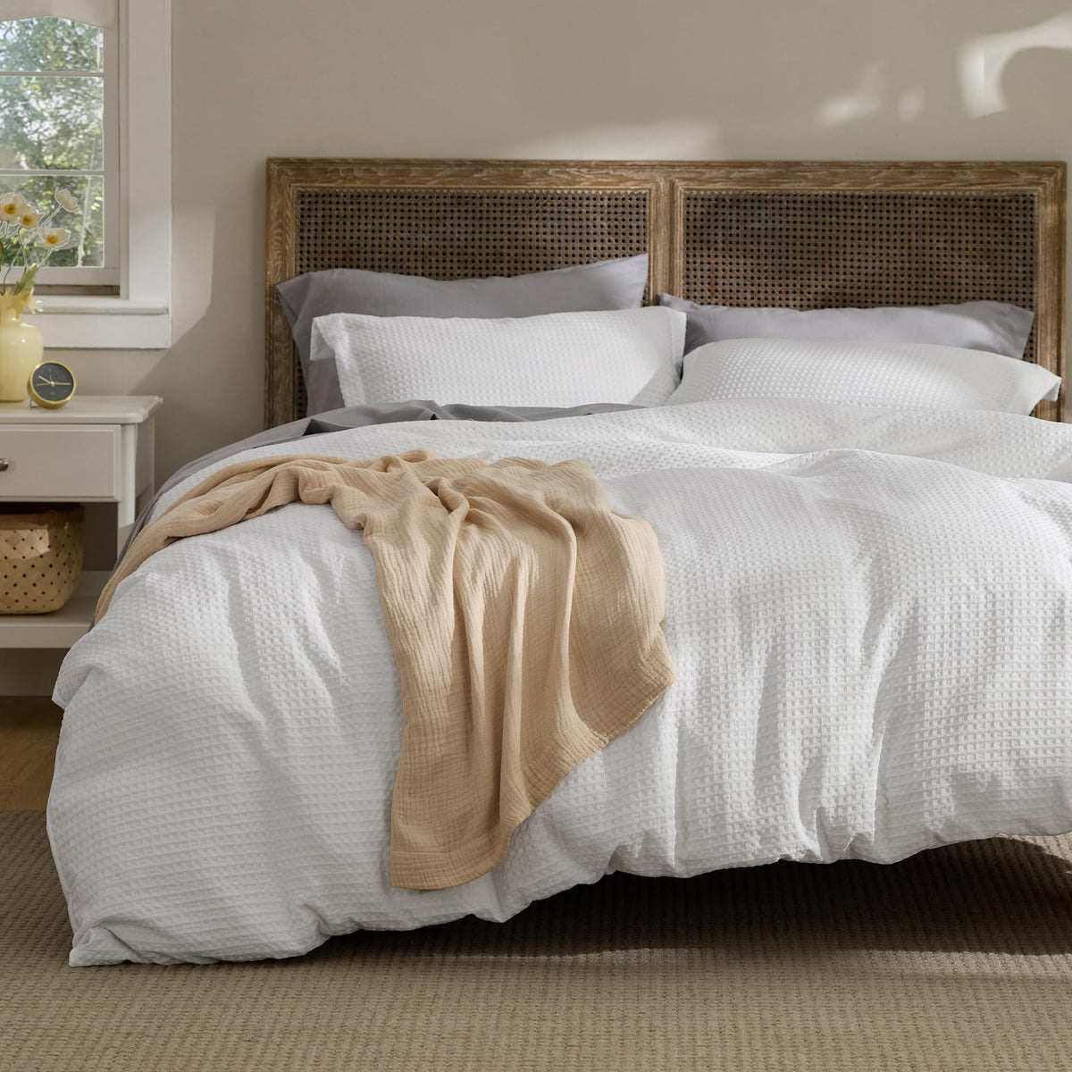 Bedsure Textured Duvet Cover King Size, Soft & Breathable Comforter Cover for All Season, 3 Pieces Wrinkle-Resistant Zipper Bedding with 8 Corner Ties, Olive Green