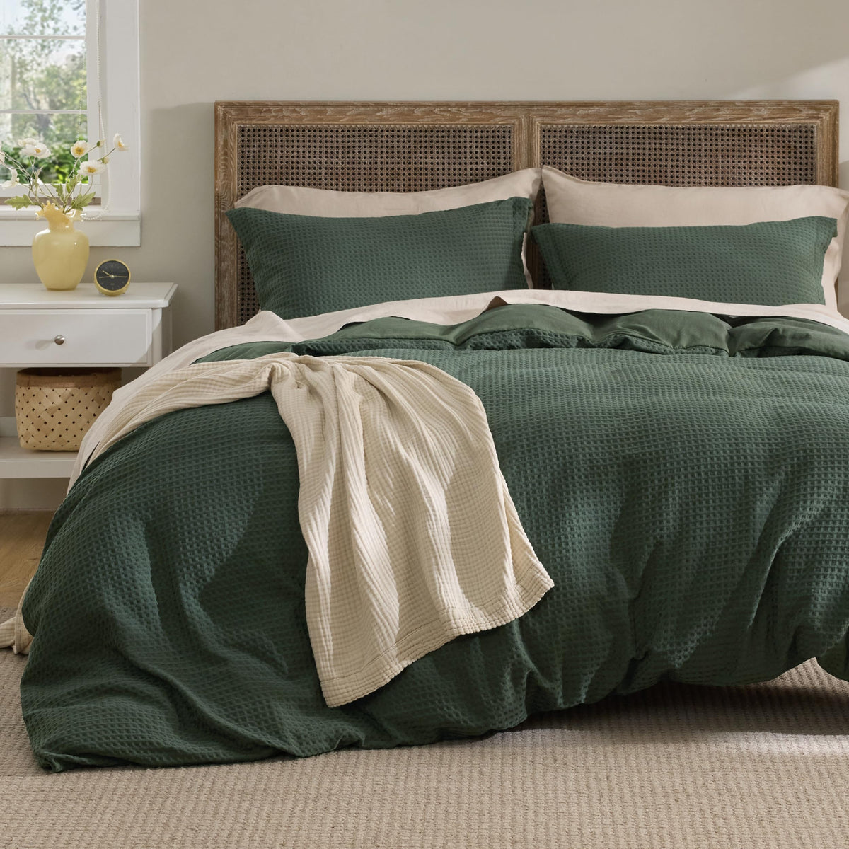 Bedsure Textured Duvet Cover King Size, Soft & Breathable Comforter Cover for All Season, 3 Pieces Wrinkle-Resistant Zipper Bedding with 8 Corner Ties, Olive Green