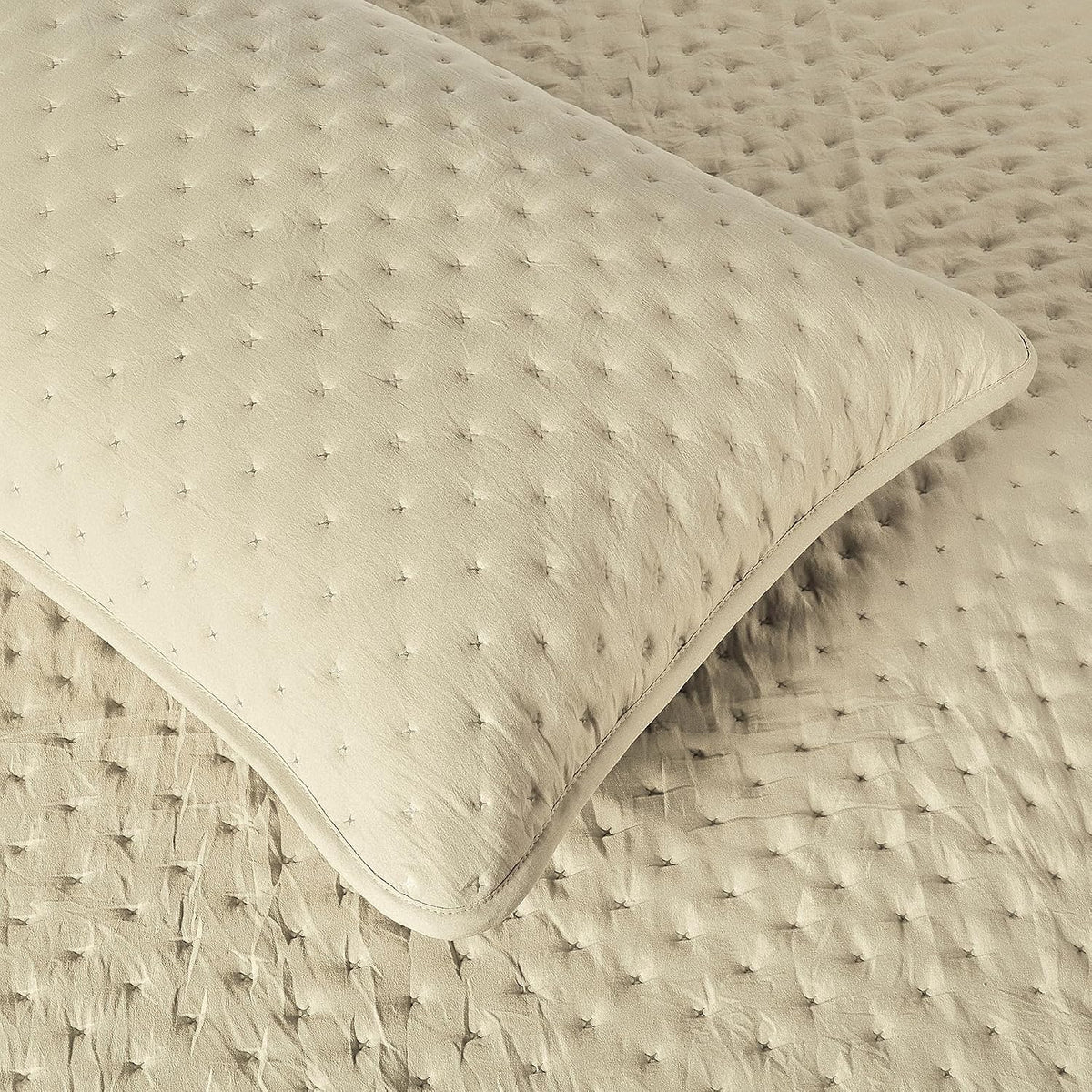 Amazon Basics Brushed Microfiber Quilt Set, Extra Soft with Natural Texture, 2-Piece, Twin/Twin XL, Beige
