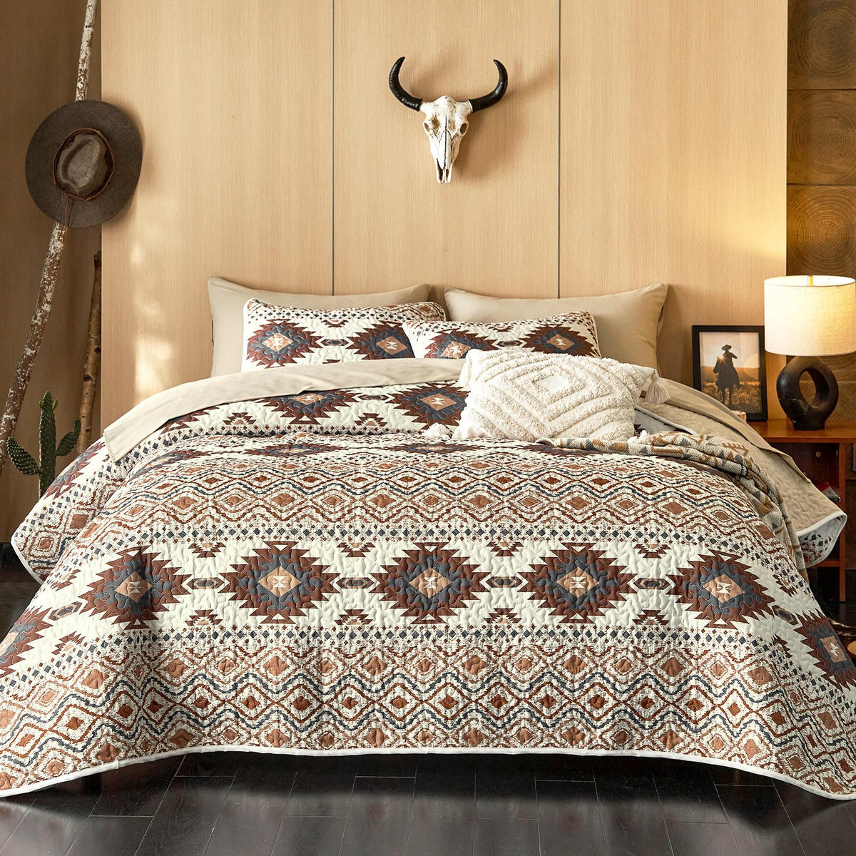 Wake In Cloud - Western Quilt Set, Southwestern Aztec Country Style with Rustic Ranch Vibe, Reversible Lightweight Bedspread Coverlet, 3 Pieces, Beige Brown, Twin/Twin XL Size