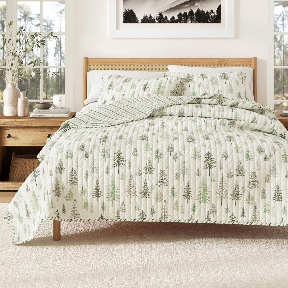 Great Bay Home Lodge Quilt Set - 2-Piece Twin/Twin XL Size Rustic Bedding Set - Lightweight, All-Season, Reversible Bedspread (Lodge Trees)