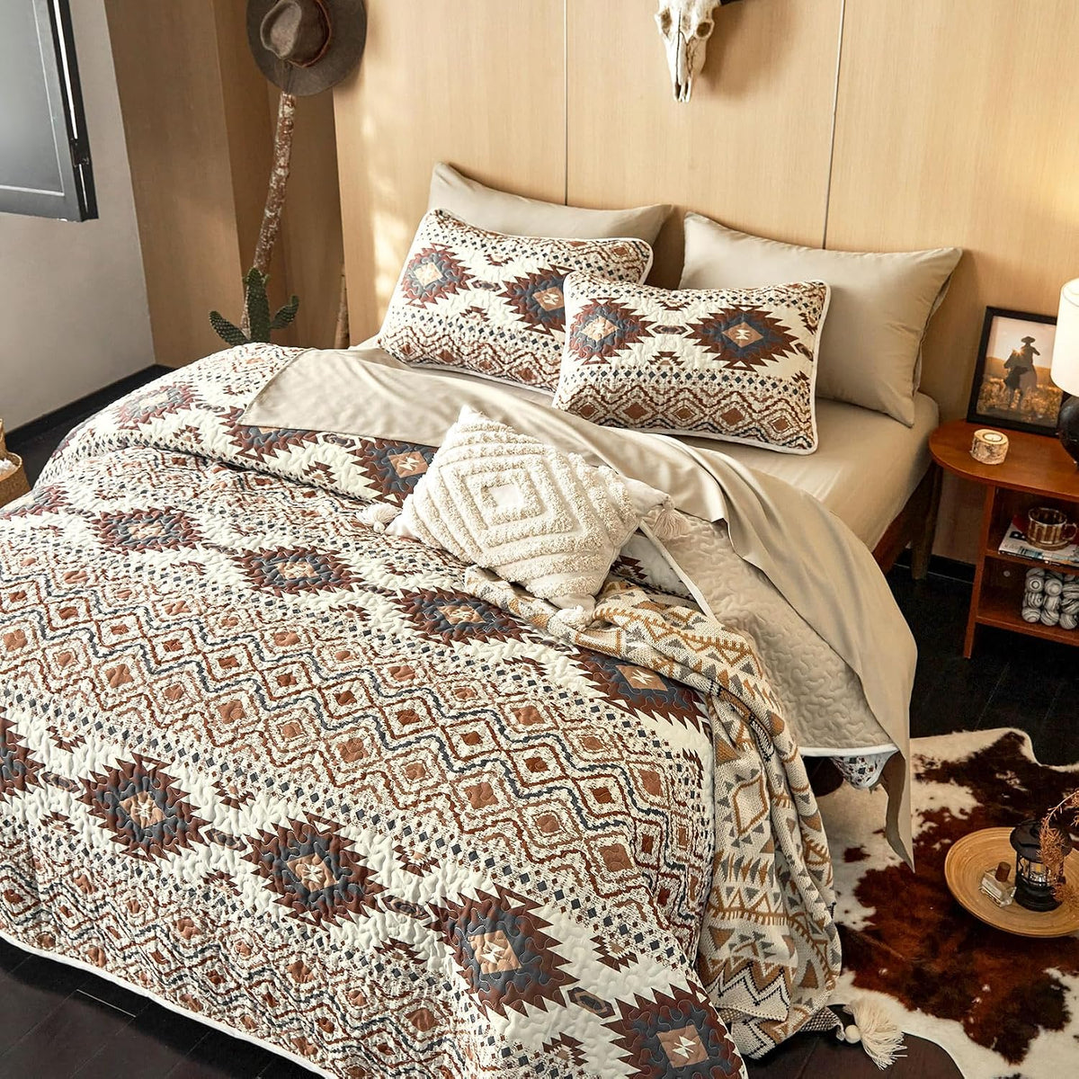 Wake In Cloud - Western Quilt Set, Southwestern Aztec Country Style with Rustic Ranch Vibe, Reversible Lightweight Bedspread Coverlet, 3 Pieces, Beige Brown, Twin/Twin XL Size