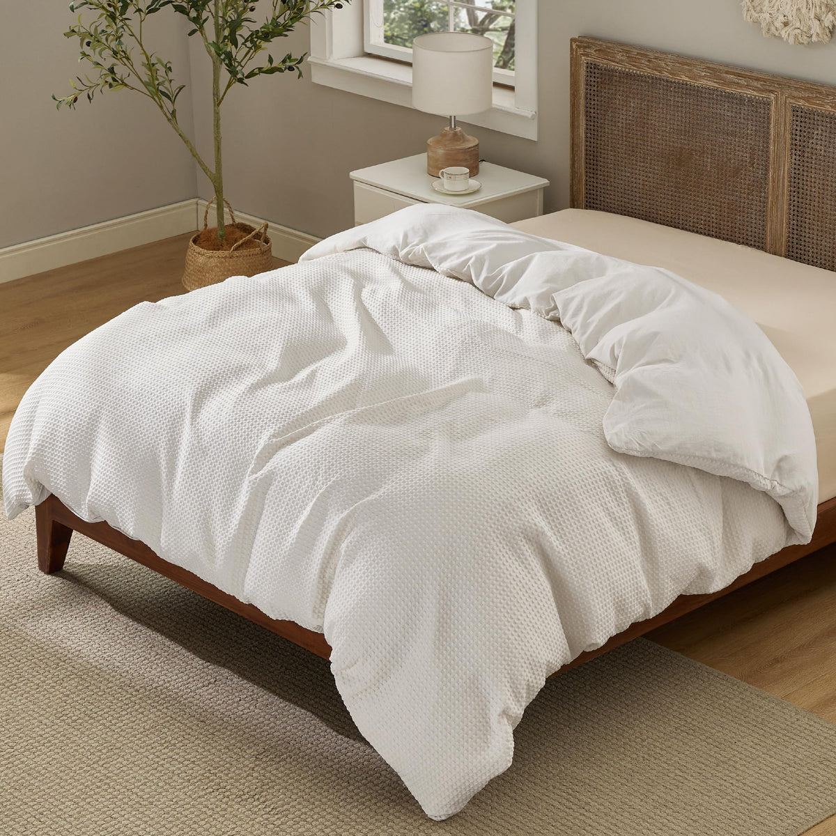 Bedsure Textured Duvet Cover King Size, Soft & Breathable Comforter Cover for All Season, 3 Pieces Wrinkle-Resistant Zipper Bedding with 8 Corner Ties, Olive Green
