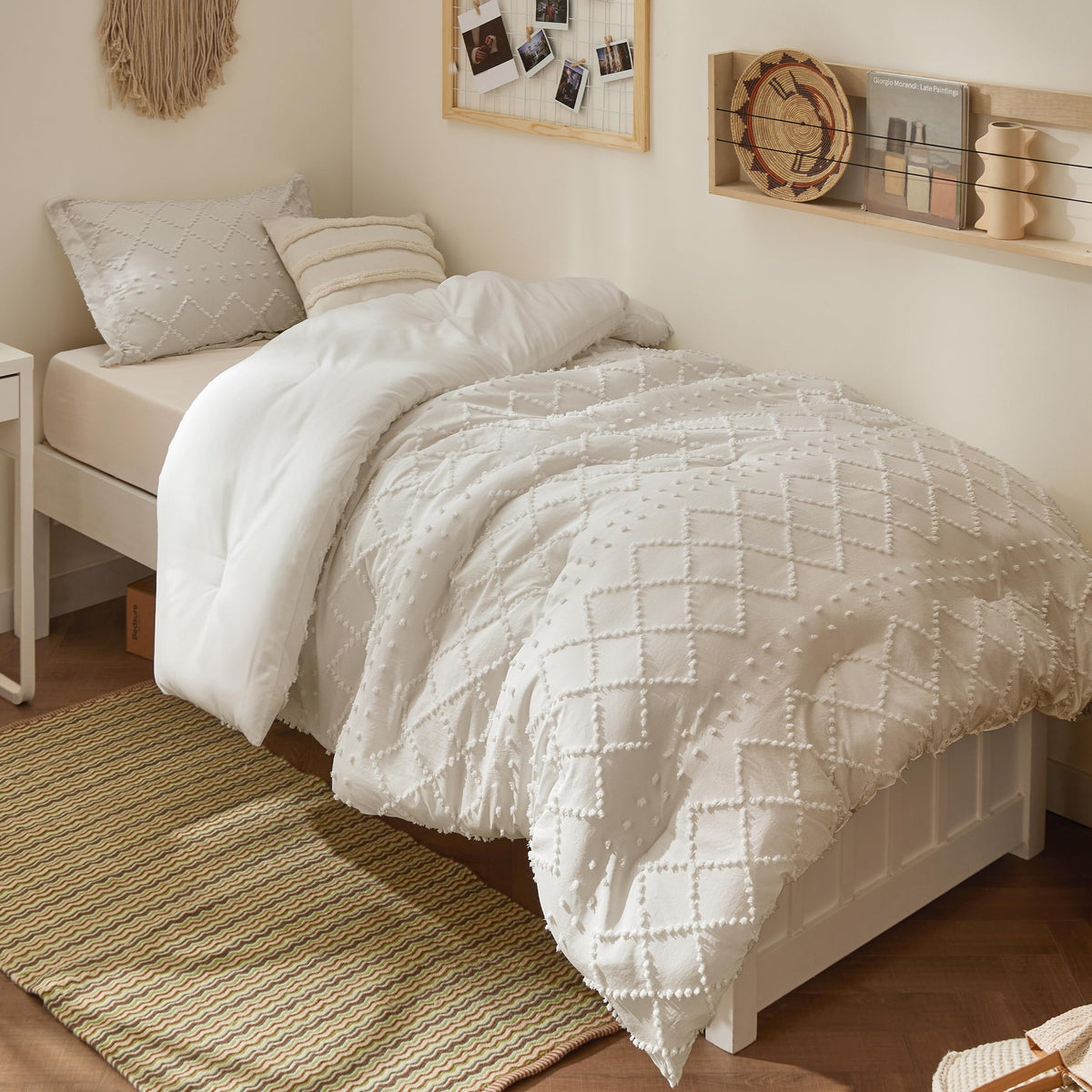 Bedsure Boho Tufted White Twin XL Comforter Set, Farmhouse-Style Bedding