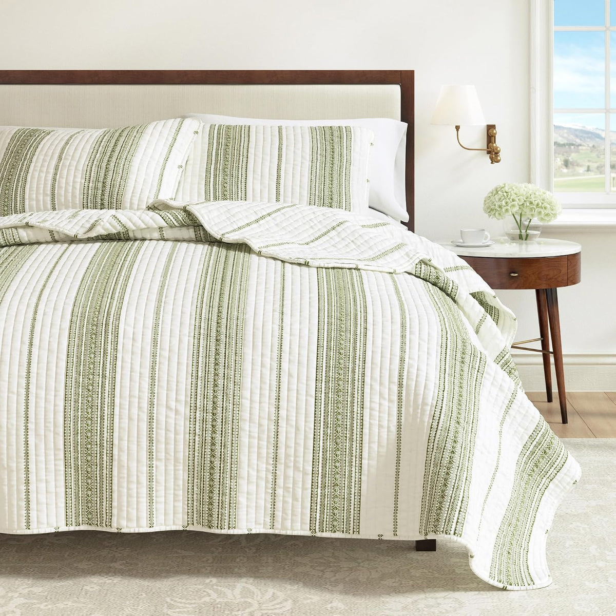 Great Bay Home Striped Printed Quilt Set - 2-Piece Twin/Twin XL Size Farmhouse Bedding Set - Lightweight, All-Season, Reversible Bedspread (Cream/Olive Green)