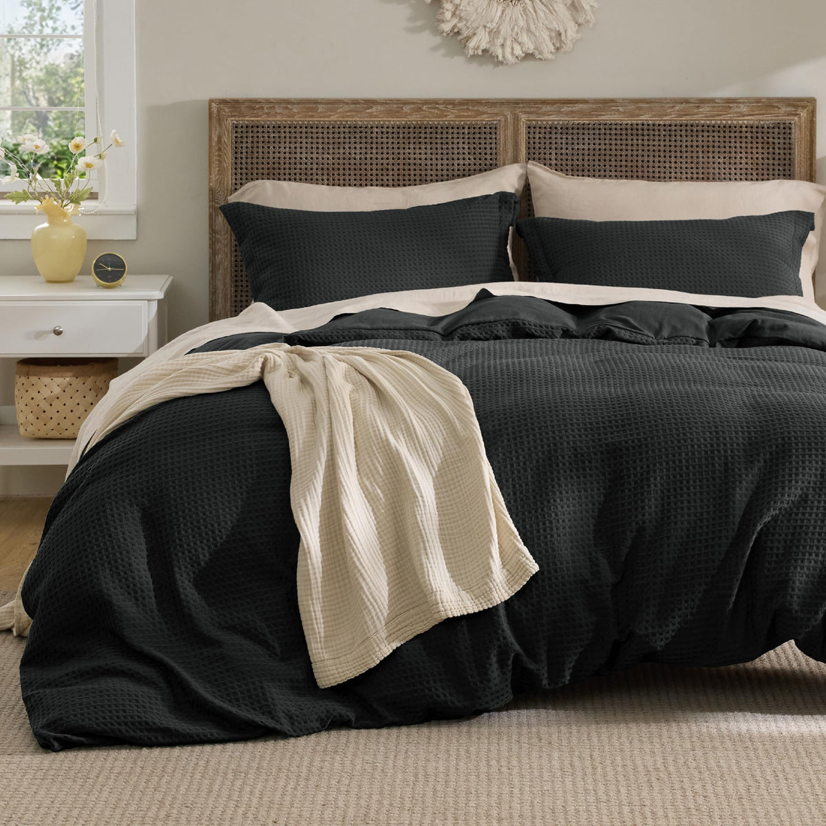 Bedsure Textured Duvet Cover King Size, Soft & Breathable Comforter Cover for All Season, 3 Pieces Wrinkle-Resistant Zipper Bedding with 8 Corner Ties, Olive Green