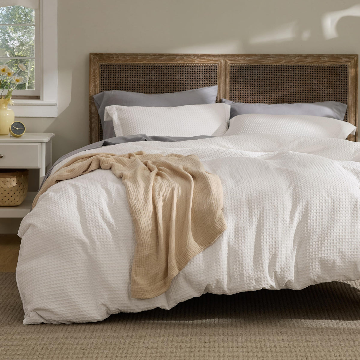 Bedsure Textured Duvet Cover King Size, Soft & Breathable Comforter Cover for All Season, 3 Pieces Wrinkle-Resistant Zipper Bedding with 8 Corner Ties, Olive Green