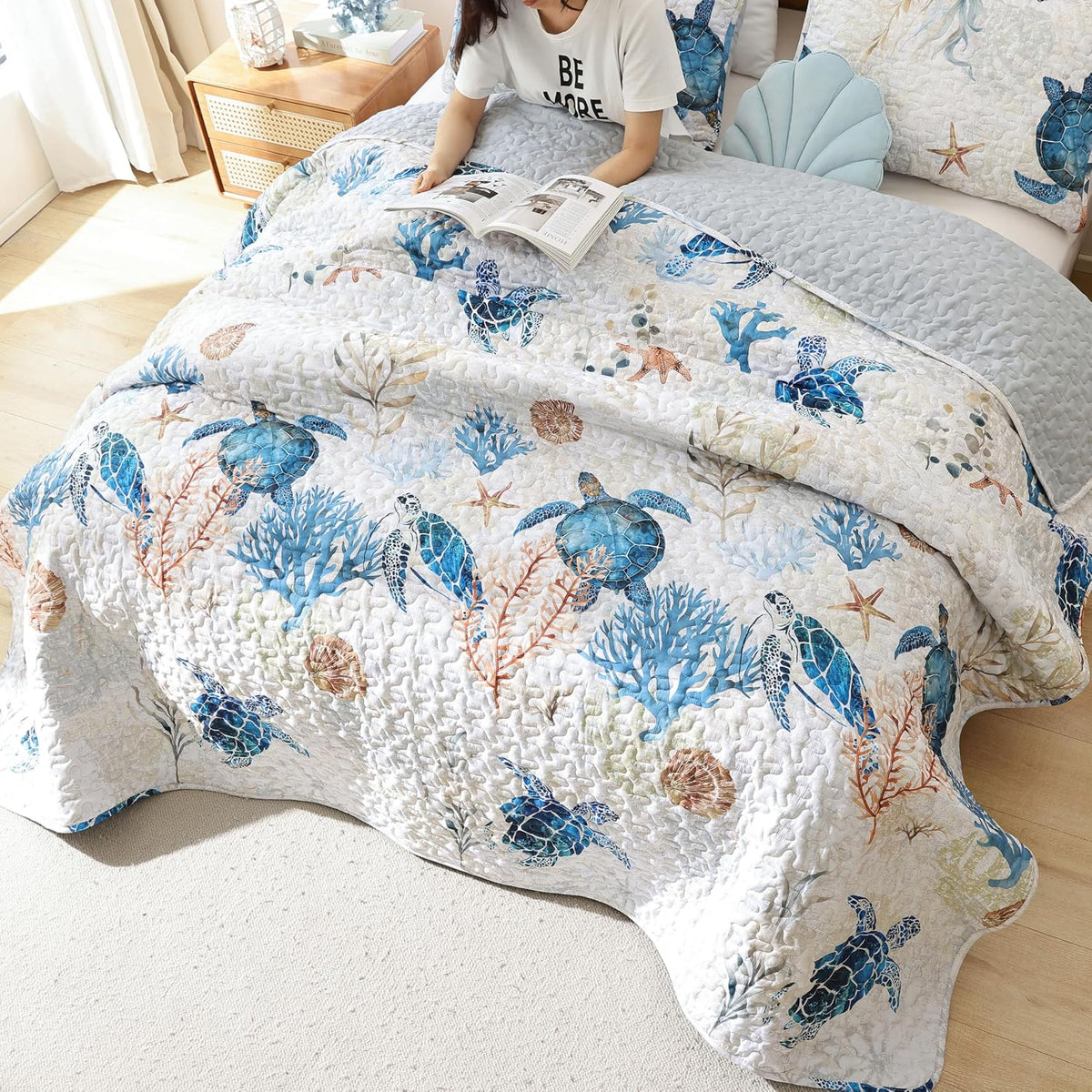 weigelia Coastal Quilt Twin Size, Sea Turtle Lightweight Summer Bedding