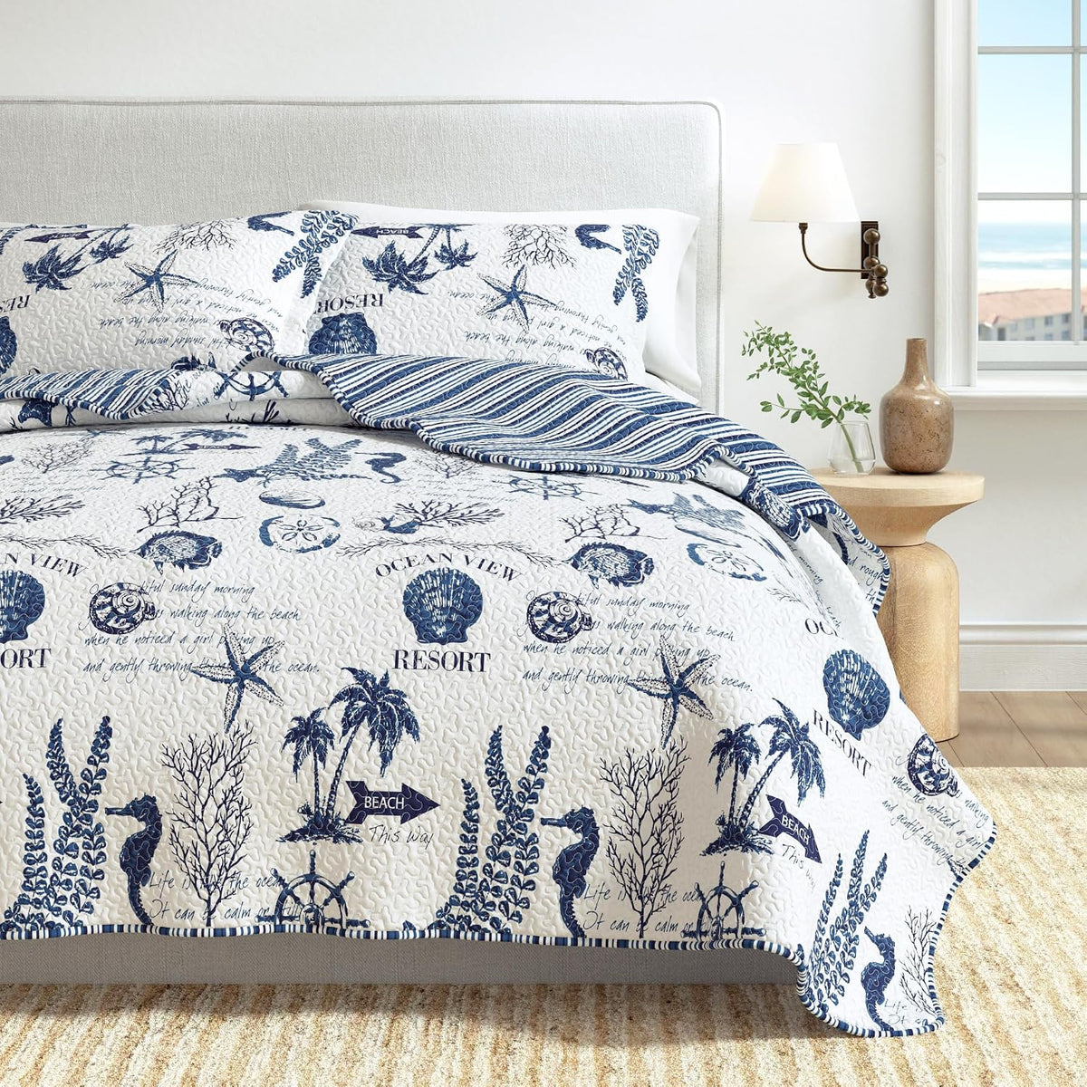 Great Bay Home Twin/Twin XL Coastal Bedding Set, Summer Coastal Quilt with Sham, Beach 2-Piece Reversible All Season Bedspread Quilt Set. Lightweight Nautical Quilted Coverlet. Navy