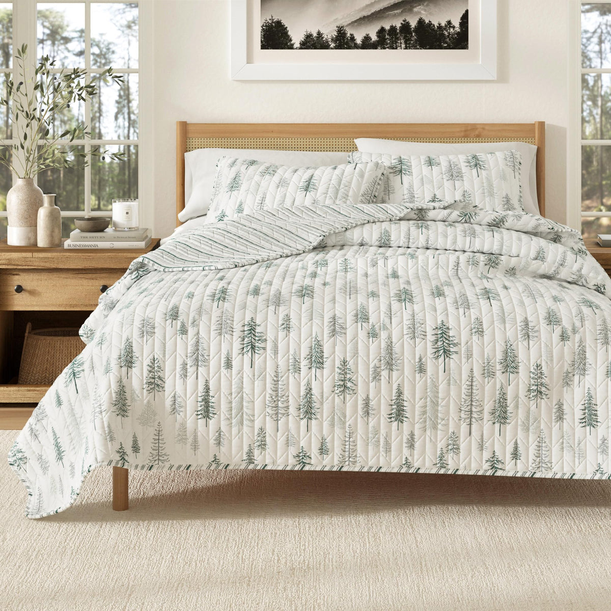 Great Bay Home Lodge Quilt Set - 2-Piece Twin/Twin XL Size Rustic Bedding Set - Lightweight, All-Season, Reversible Bedspread (Lodge Trees)