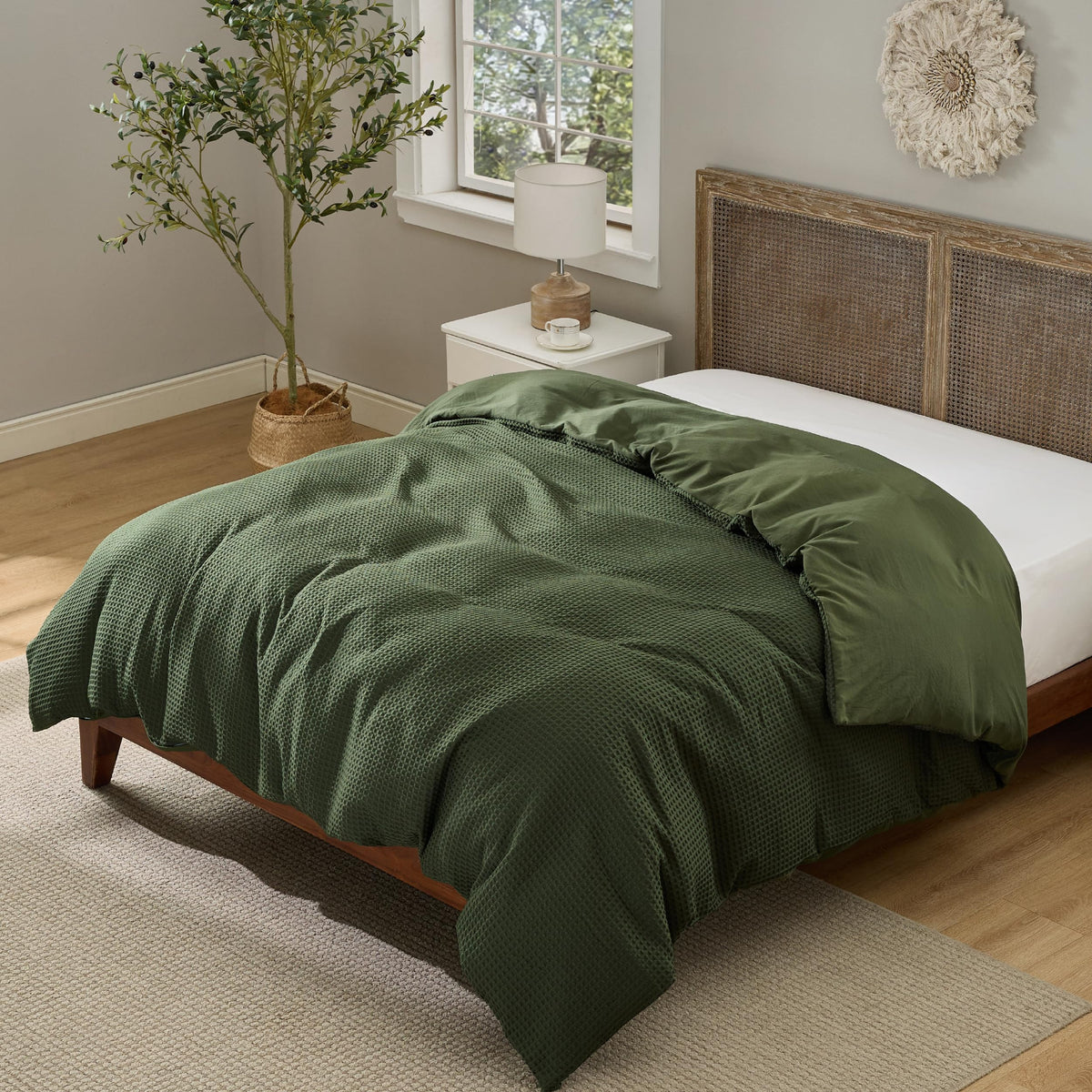 Bedsure Textured Duvet Cover King Size, Soft & Breathable Comforter Cover for All Season, 3 Pieces Wrinkle-Resistant Zipper Bedding with 8 Corner Ties, Olive Green