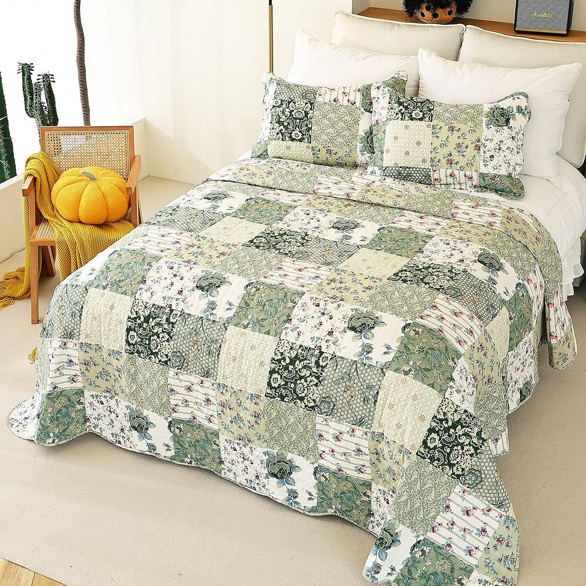 Cmfshape Summer Floral Queen Quilted Bedspread,Romantic Green Quilt Set,Reversible Stitched Bedding Cover All Season,Soft Lightweight Coverlet with Pillow Cases (Green&White, Queen90 x90)