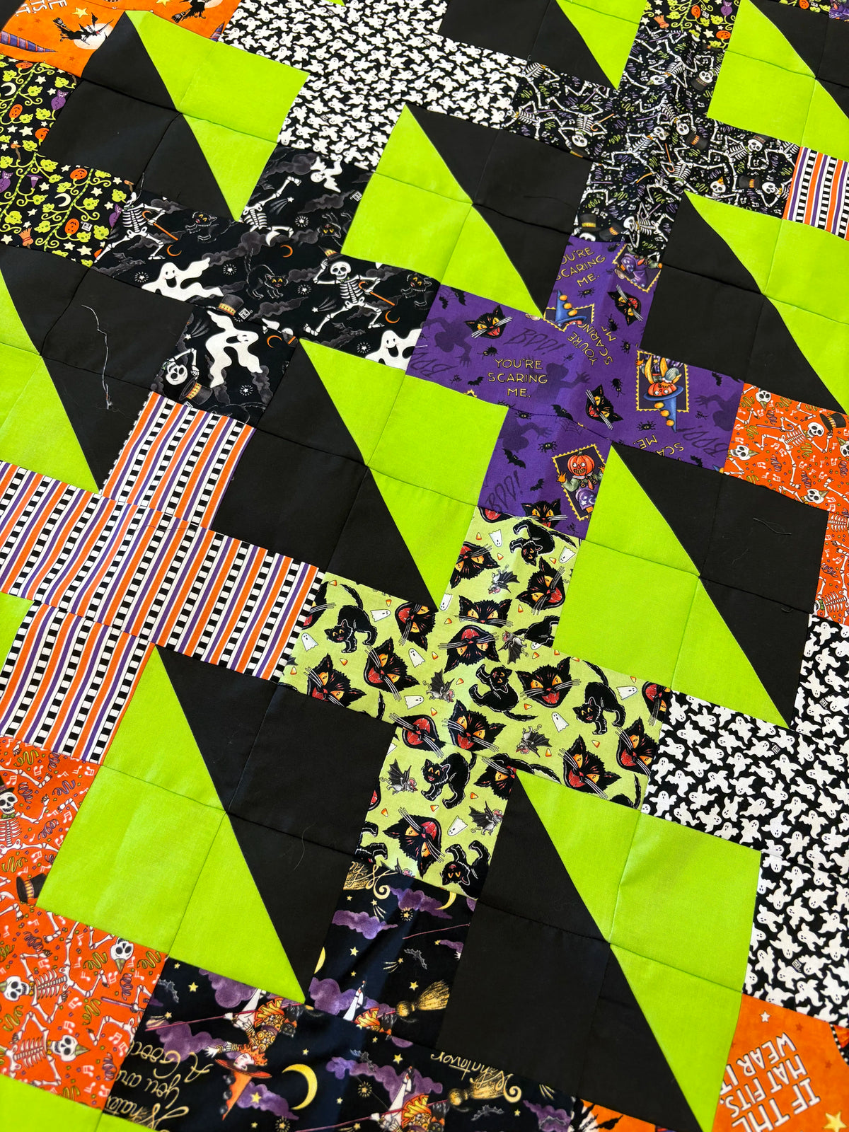 Mary Engelbreit Spooky Cute Halloween Quilt Kit with Annie Quilt Pattern by Erica Jackman – Vibrant Halloween Decor